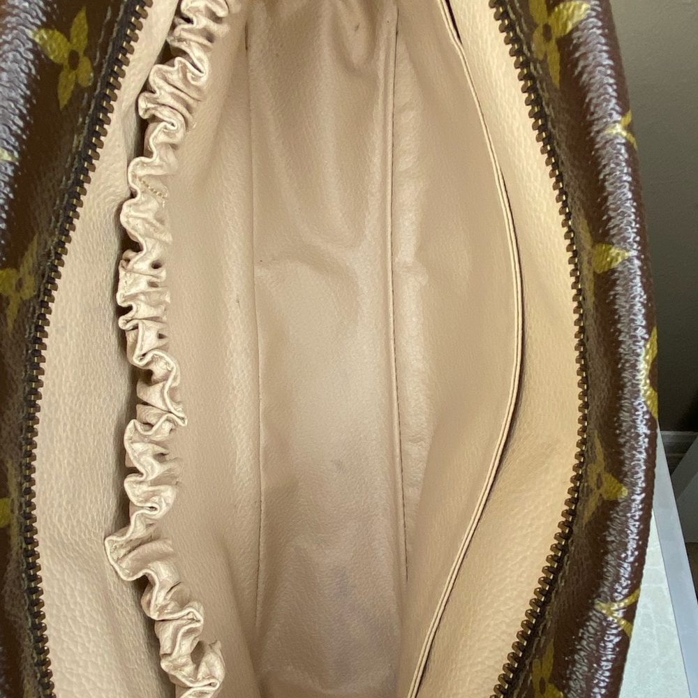 Louis Vuitton Vintage Monogram Trousse 28 - Picture 7 of 12